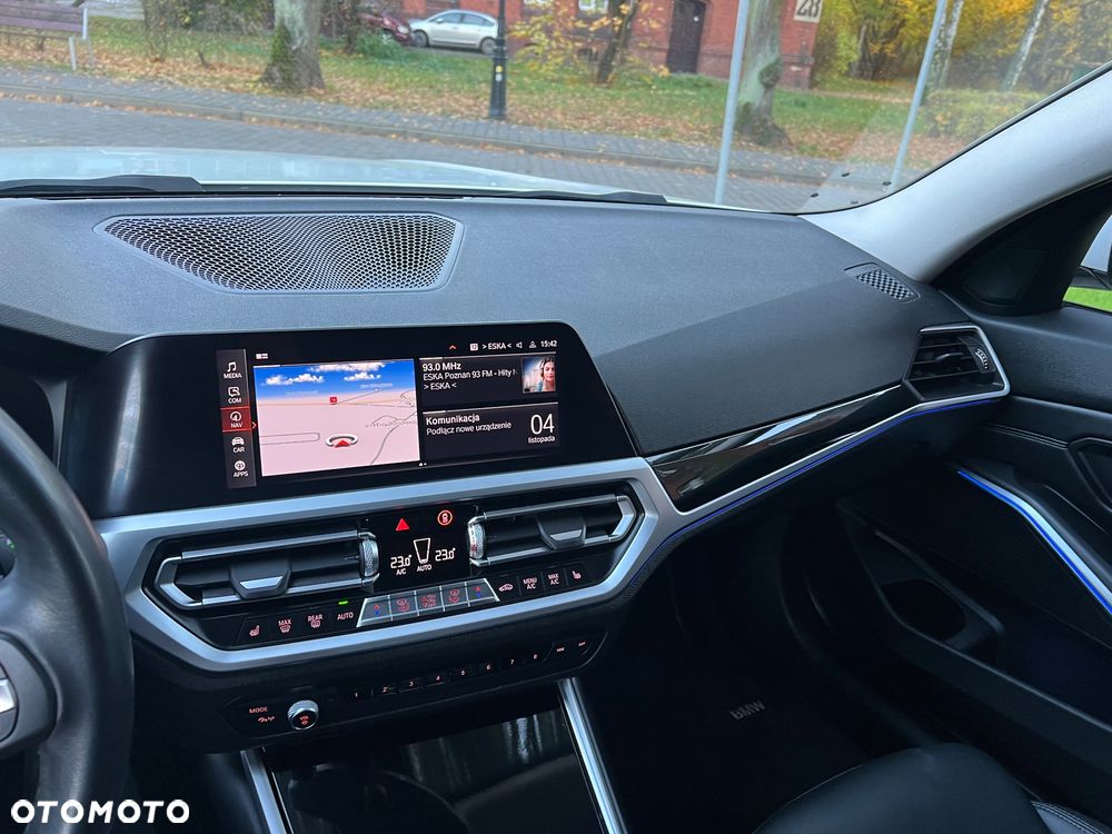 BMW Seria 3 320d Sport Line Shadow - 13