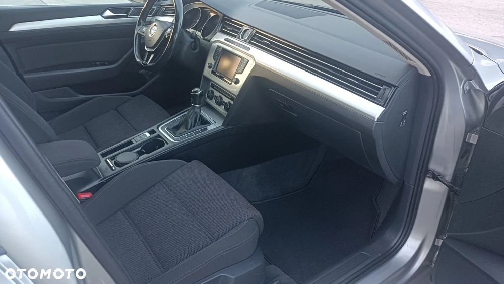 Volkswagen Passat 2.0 TDI (BlueMotion Technology) Comfortline - 14