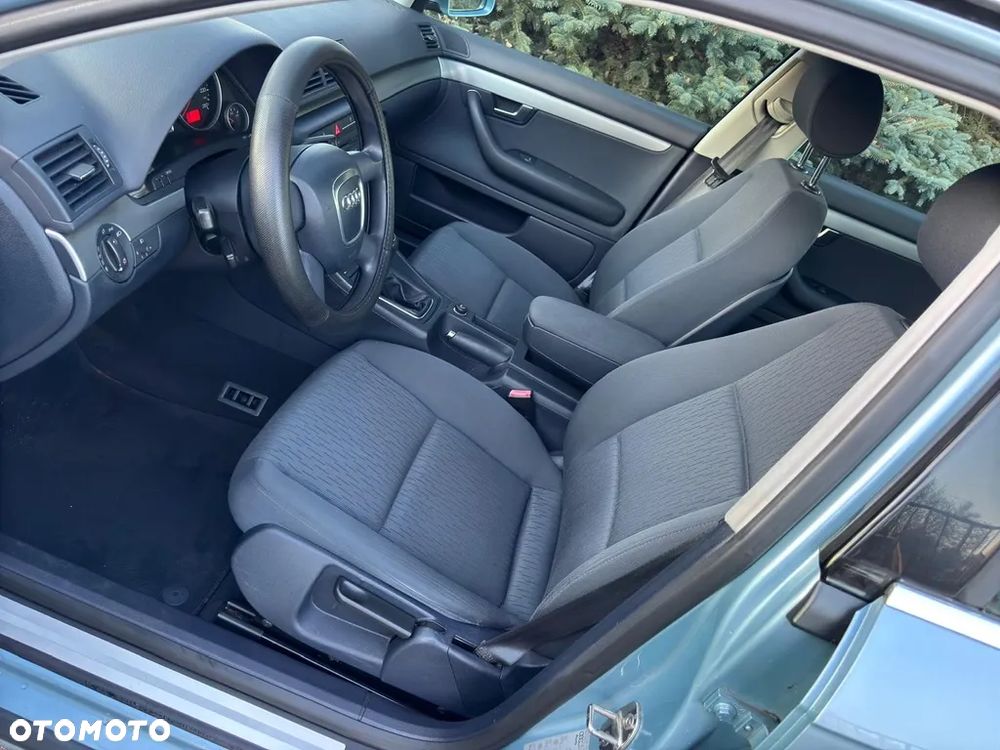 Audi A4 Limousine - 6