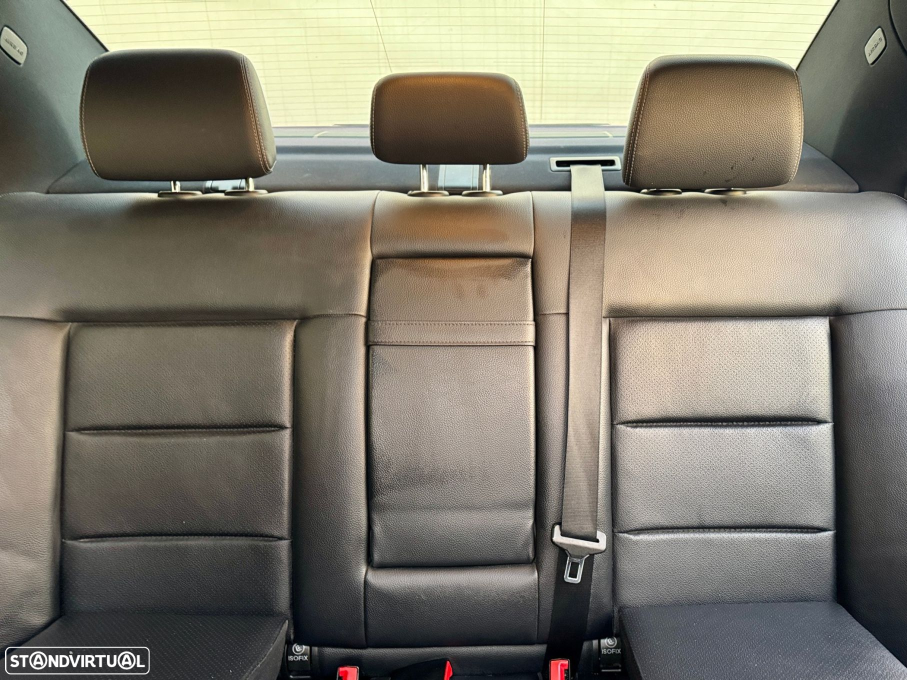 Mercedes-Benz E 300 Bluetec Hybrid Avantgarde - 24