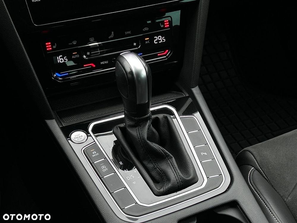 Volkswagen Passat Variant 2.0 TDI EVO Elegance DSG - 25