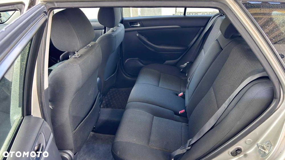 Toyota Avensis - 6