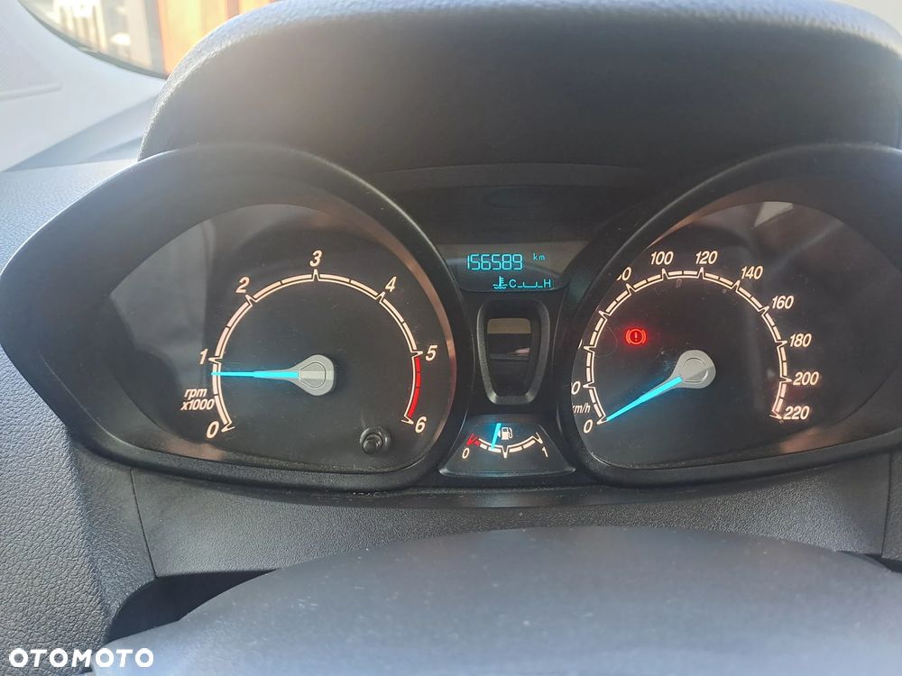 Ford Transit Courier - 9