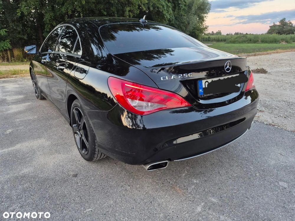 Mercedes-Benz CLA 250 4Matic 7G-DCT - 2