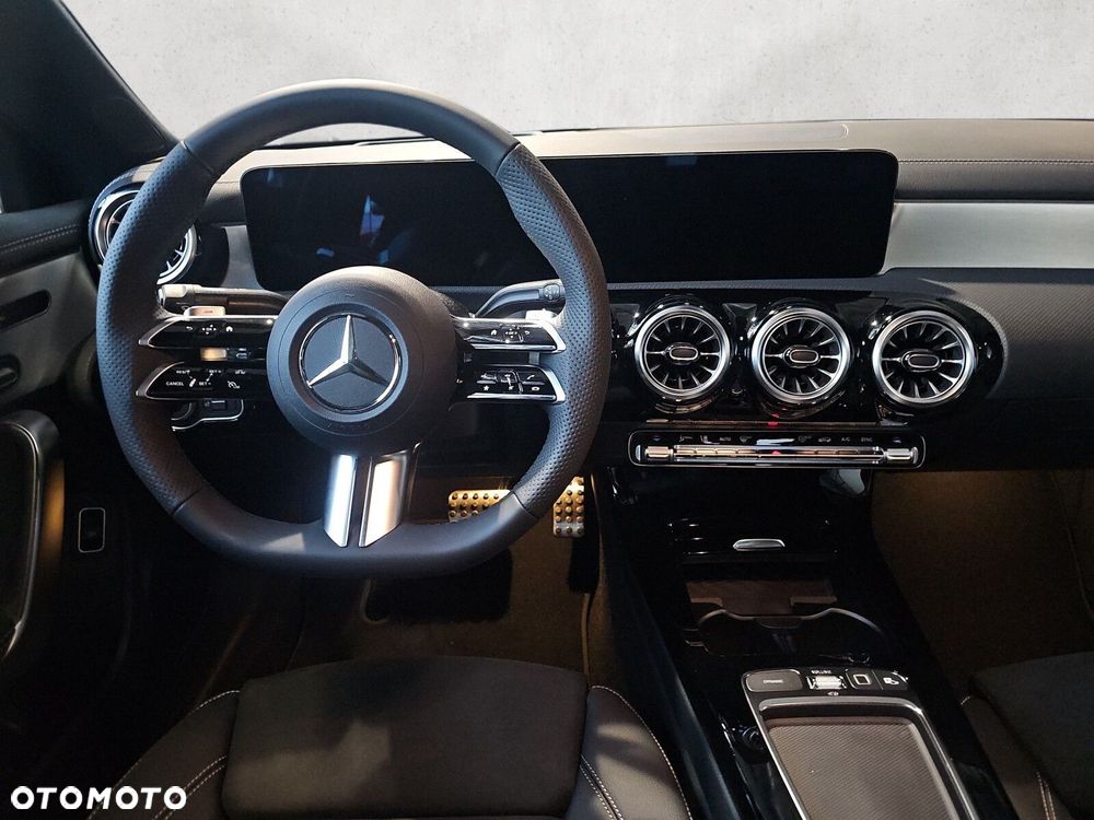 Mercedes-Benz CLA - 13