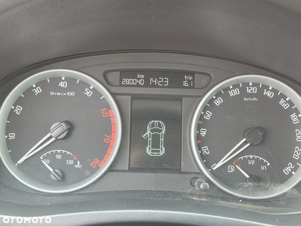 Skoda Roomster 1.6 16V - 10