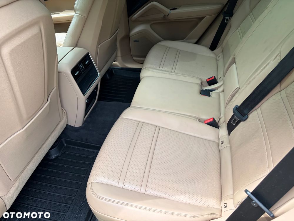Porsche Cayenne Platinum Edition - 21