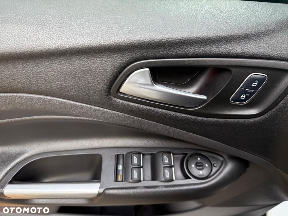 Ford Kuga 2.0 TDCi 2x4 Titanium - 18