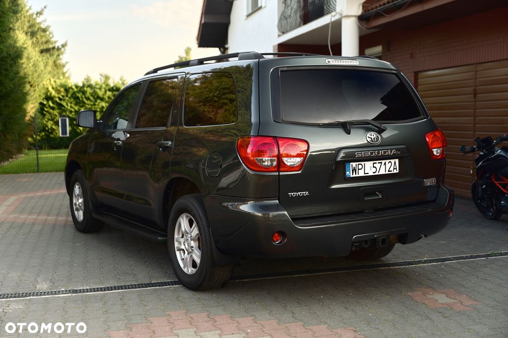 Toyota Sequoia - 11