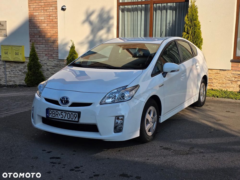 Toyota Prius (Hybrid) - 23