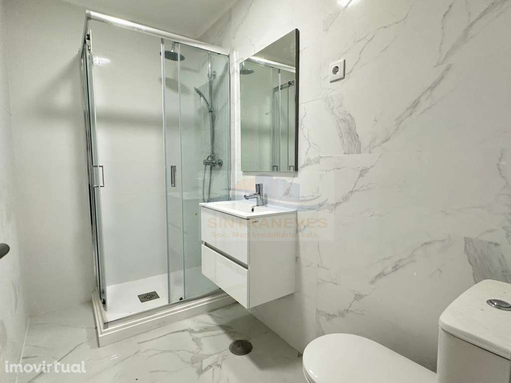 Apartamento T2 Renovado com Terraço junto à Igreja Matriz da Amador... - Grande imagem: 2/20