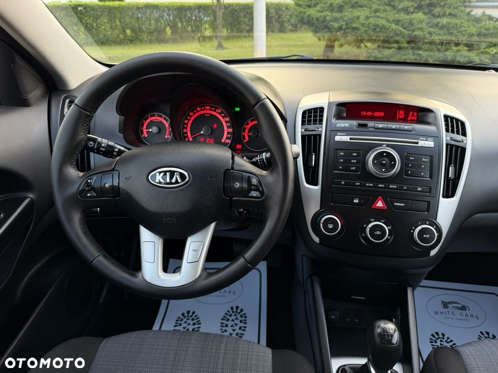 Kia Ceed 1.4 CVVT Dream-Team Edition - 9