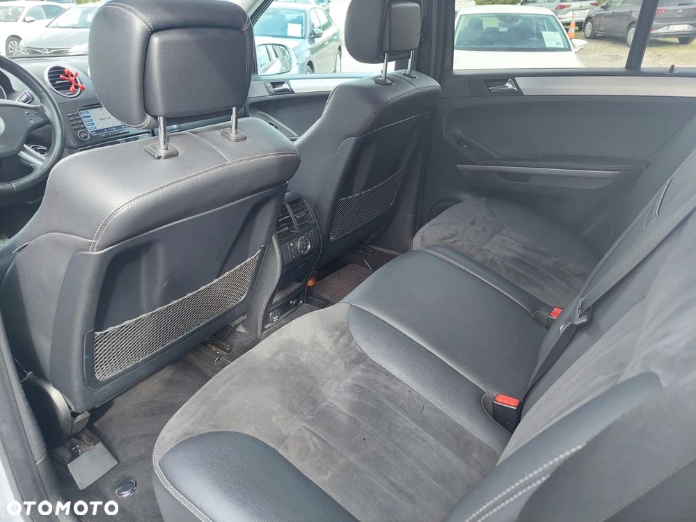 Mercedes-Benz ML - 23