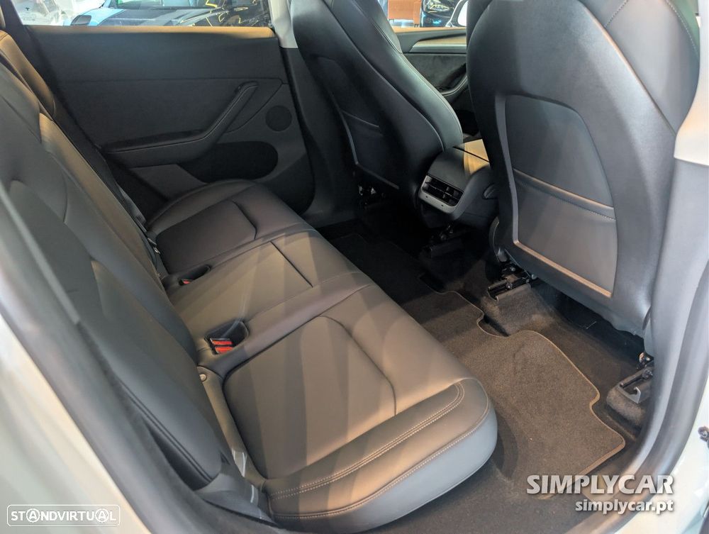 Tesla Model Y Long Range Dual Motor AWD - 7