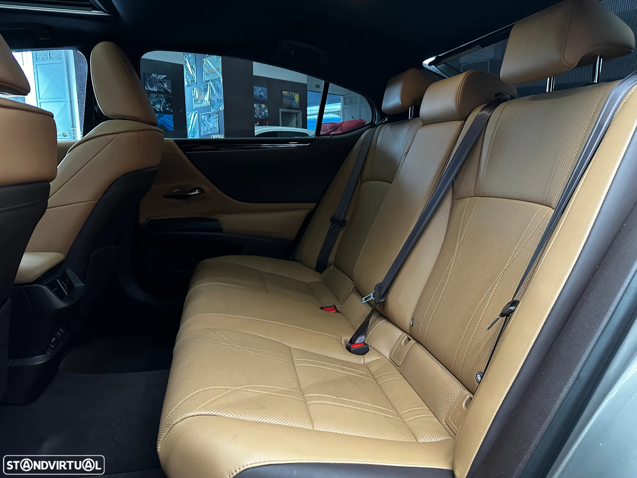 Lexus ES 300h Executive+ - 11