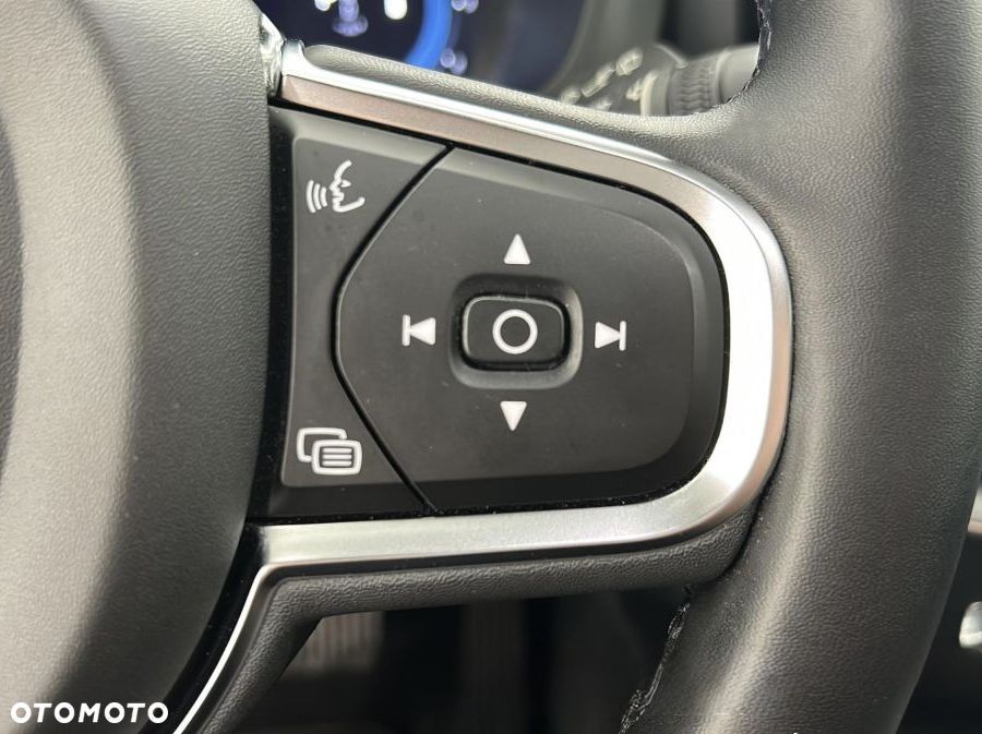 Volvo XC 60 B4 D AWD Momentum Pro - 25