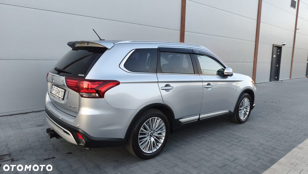 Mitsubishi Outlander - 12