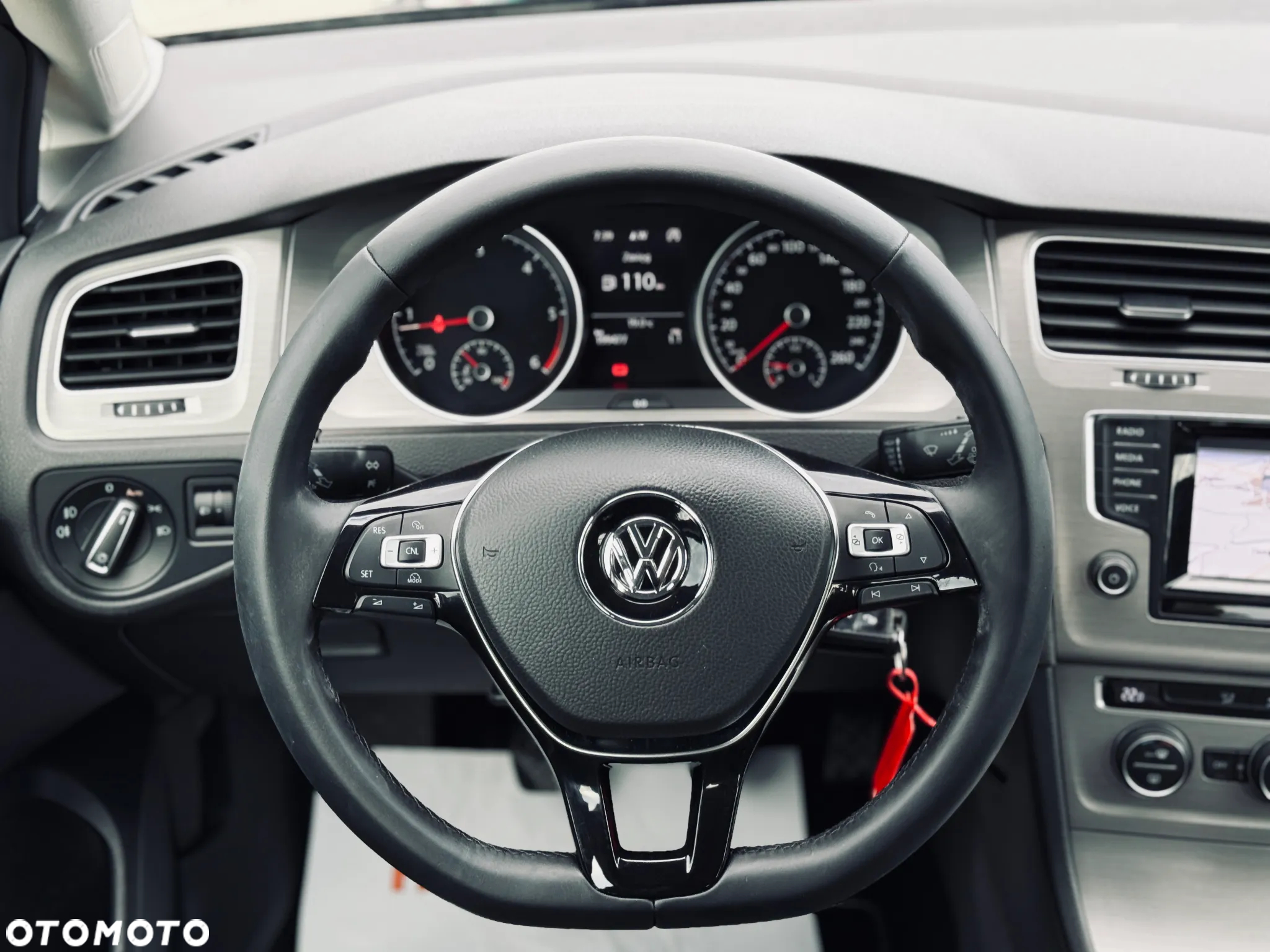 Volkswagen Golf 1.6 TDI BlueMotion Comfortline - 26