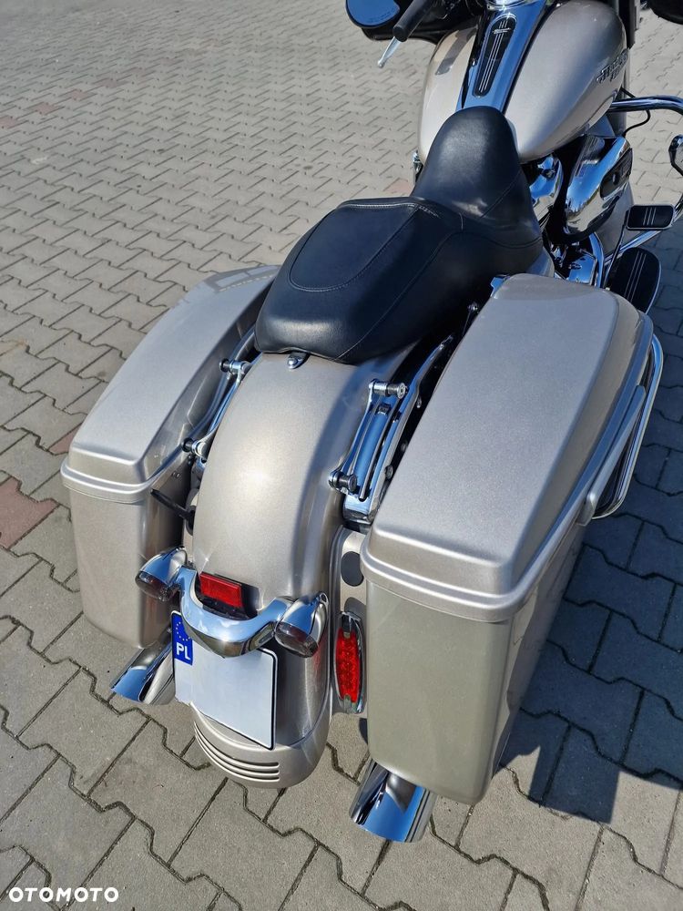 Harley-Davidson Touring Street Glide - 2