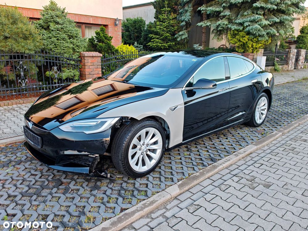 Tesla Model S - 3