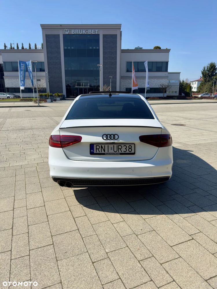 Audi A4 Limousine - 5