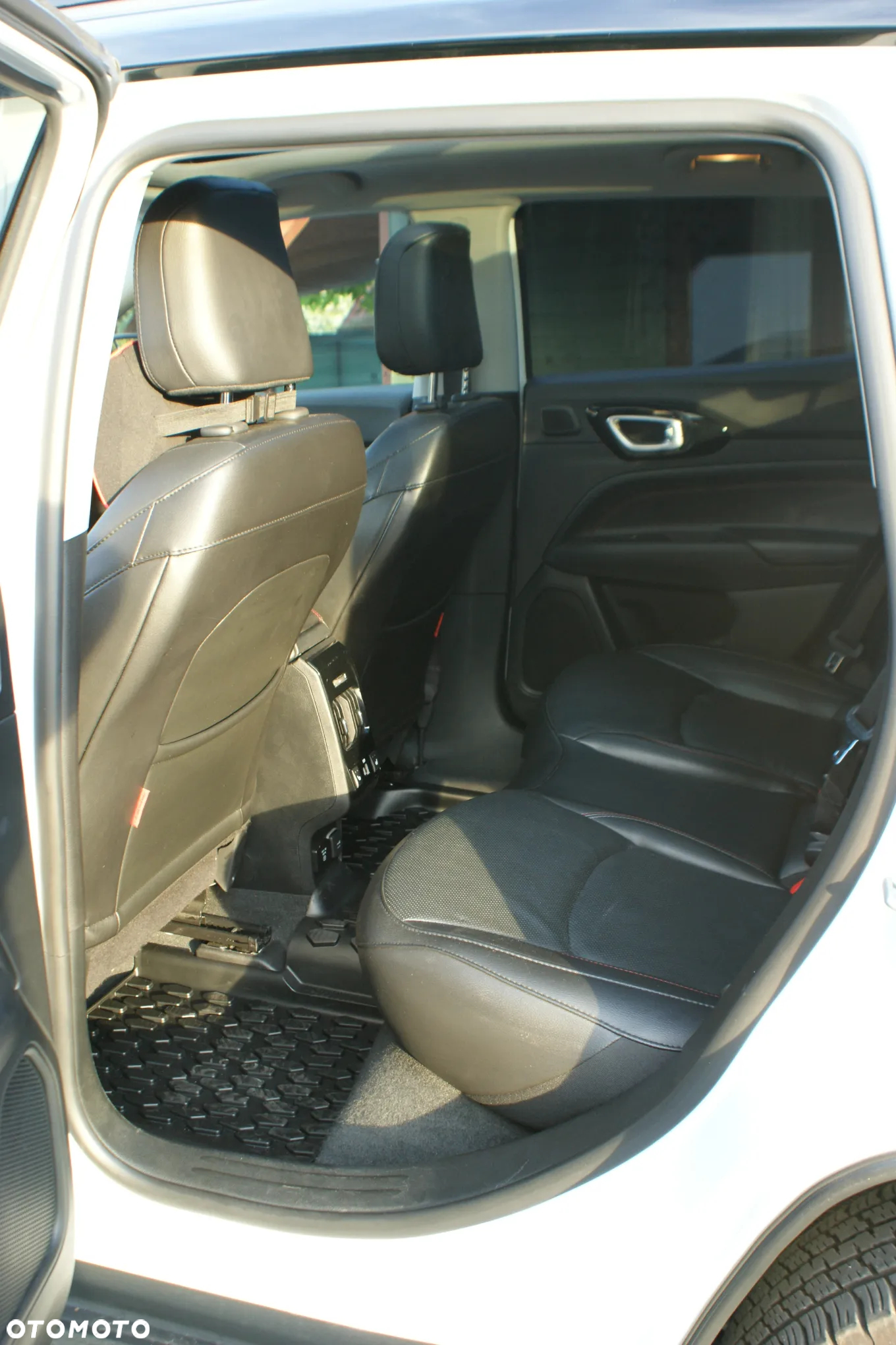 Jeep Compass - 32