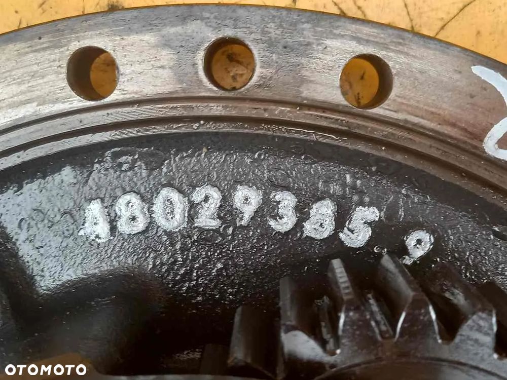 Układ planetarny przedniej osi New Holland T7.230 - 11