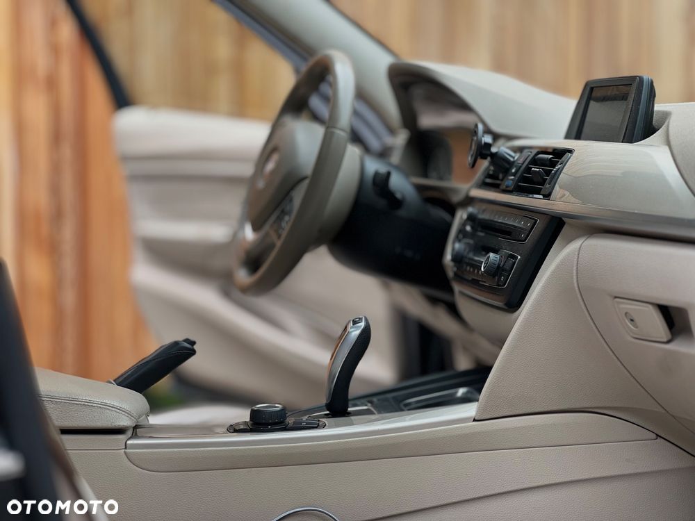 BMW Seria 3 328i Modern Line - 9