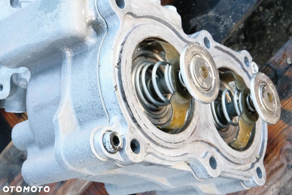 obudowa oryginał  termostatu termostat liebherr D934 A7 kod 10127225, 7.014litra - 2