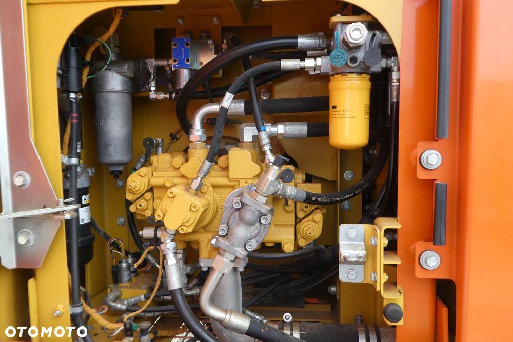 Caterpillar M 318F Z NIEMIEC TRZY ŁYŻKI - 19