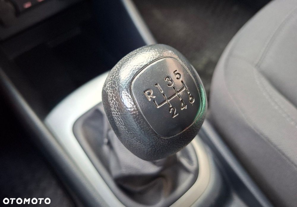 Kia Rio - 32