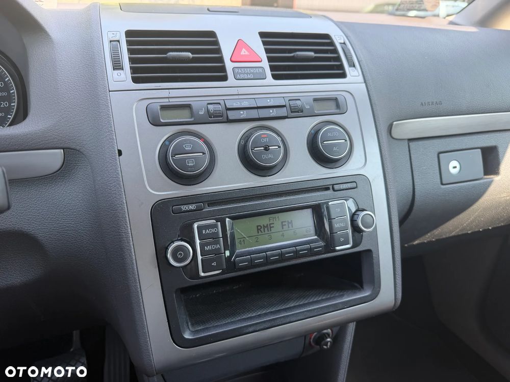Volkswagen Touran 2.0 TDI DPF BlueMotion Technology DSG STYLE - 15