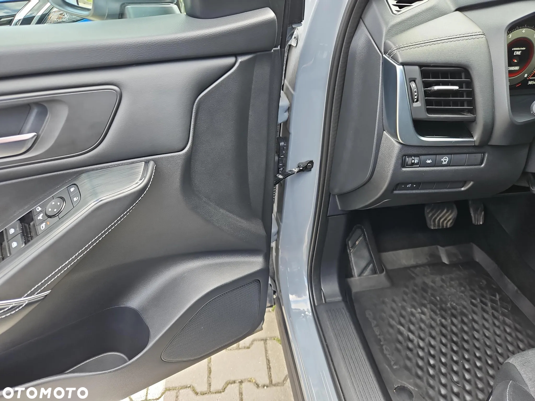 Nissan Qashqai 1.3 DIG-T mHEV N-Connecta Xtronic - 11