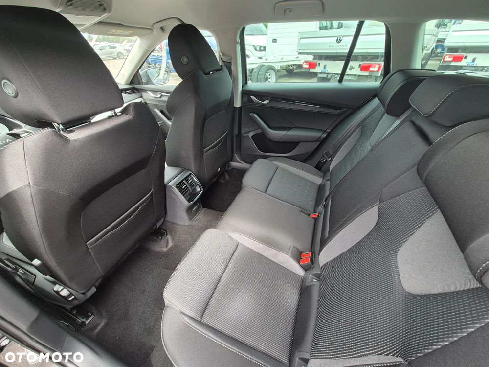 Skoda Octavia 2.0 TDI Sportline DSG - 13