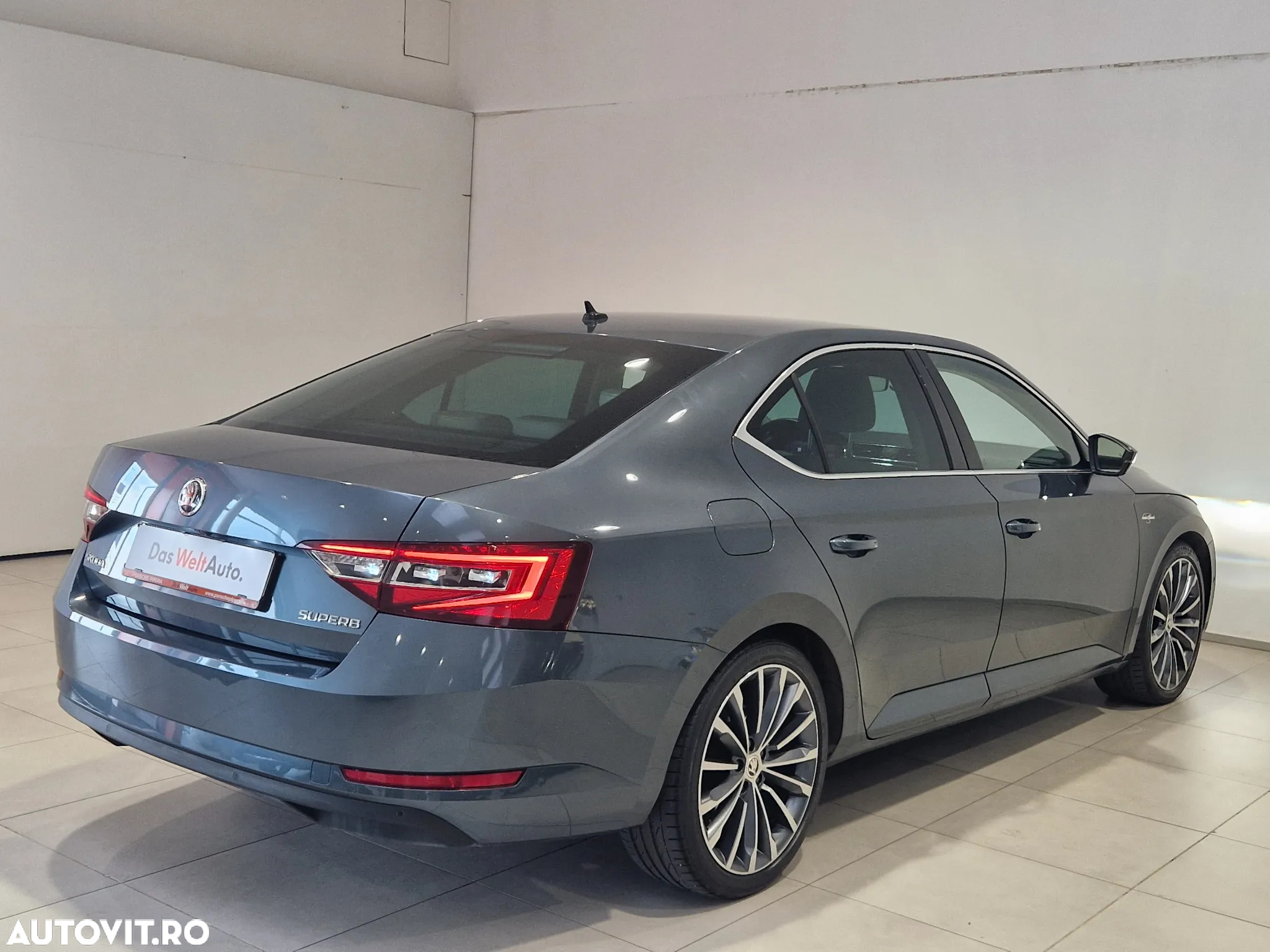 Skoda Superb 2.0 TDI DSG Laurin & Klement - 7