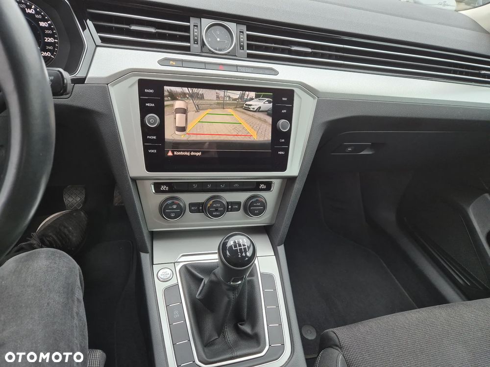 Volkswagen Passat 1.6 TDI BMT Comfortline - 13