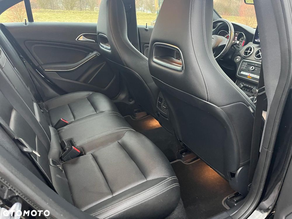 Mercedes-Benz CLA 250 4Matic 7G-DCT - 16