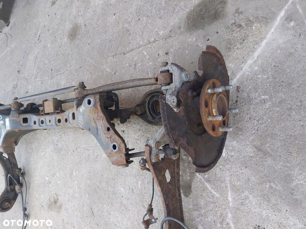 HYUNDAI i40 Kombi belka zawieszenia tył wahacz zwrotnica - 4