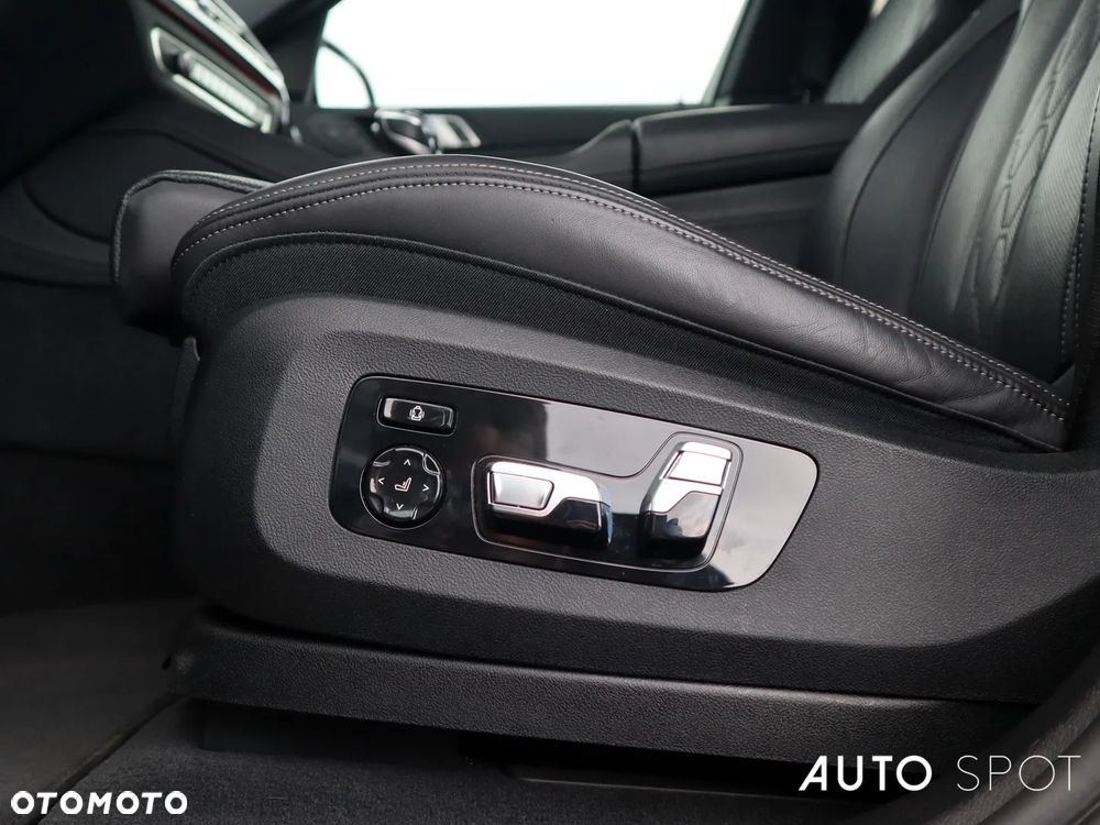 BMW X6 M50i - 19