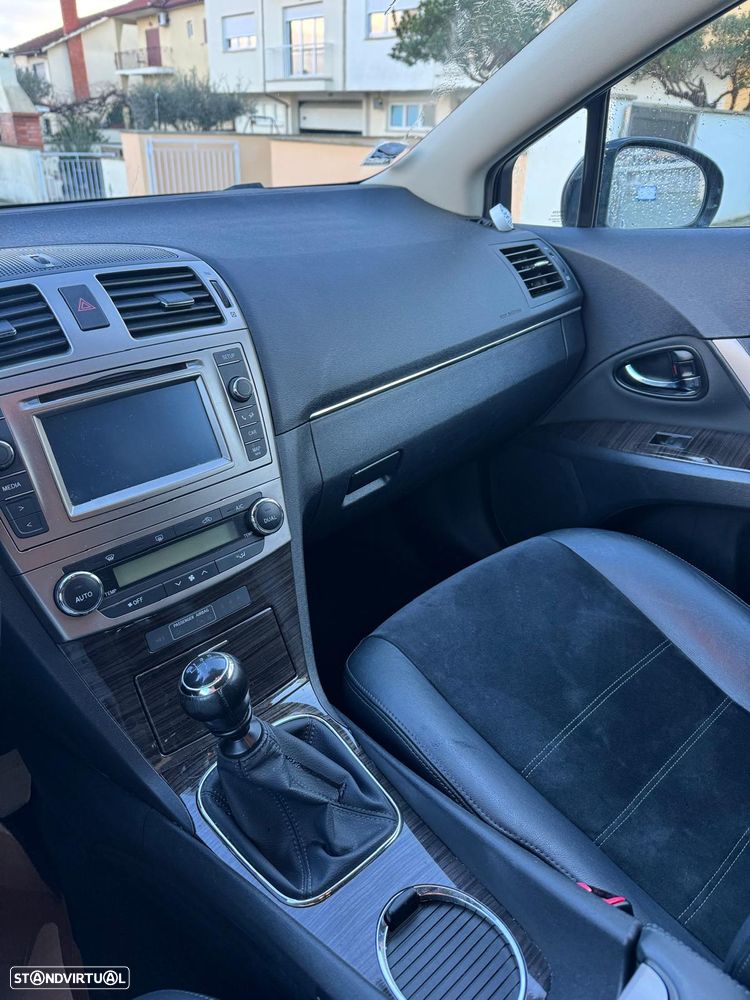 Toyota Avensis SD 2.0 D-4D Exclusive +GPS - 9