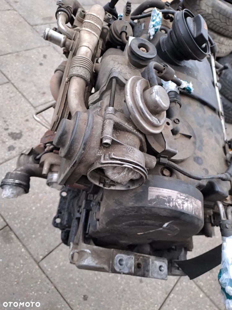 Volkswagen Touran 1.9 TDi silnik kompletny kod AVQ - 2