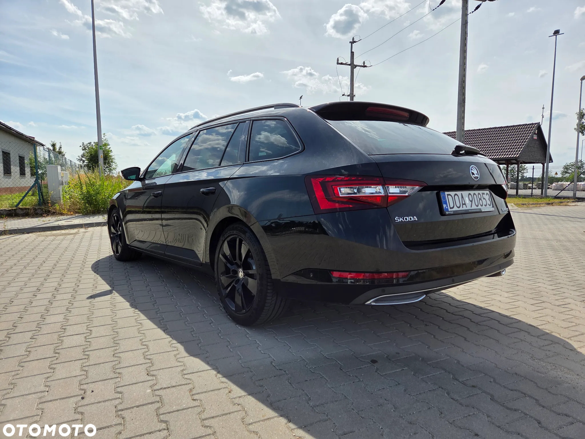 Skoda Superb Combi 2.0 TDI DSG Sportline - 4