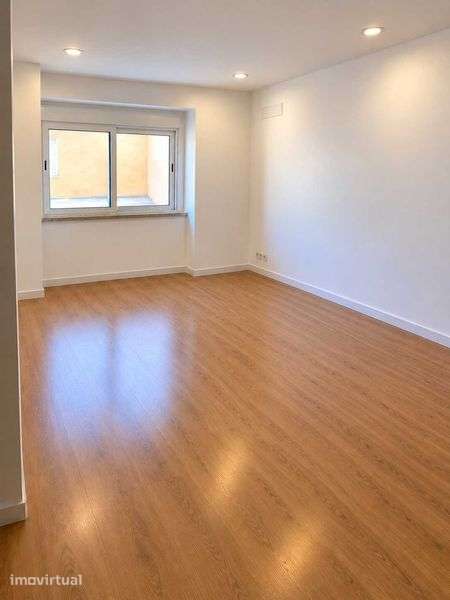 Apartamento T2 Remodelado com Varanda | Mina de Água, Amadora - Grande imagem: 5/8