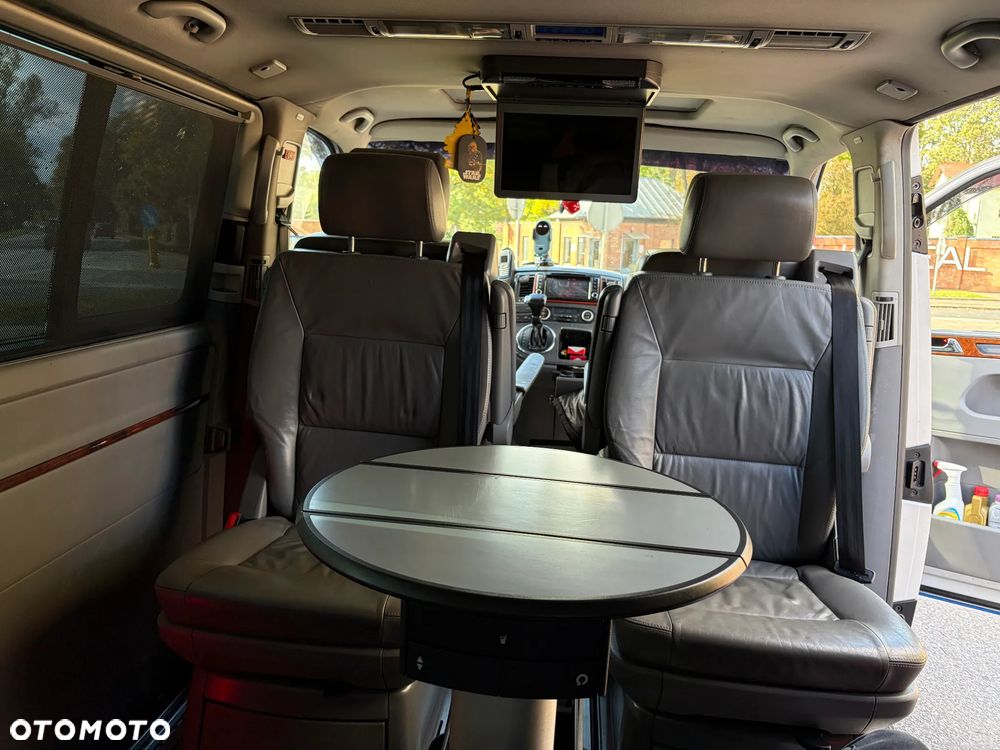 Volkswagen Multivan - 11