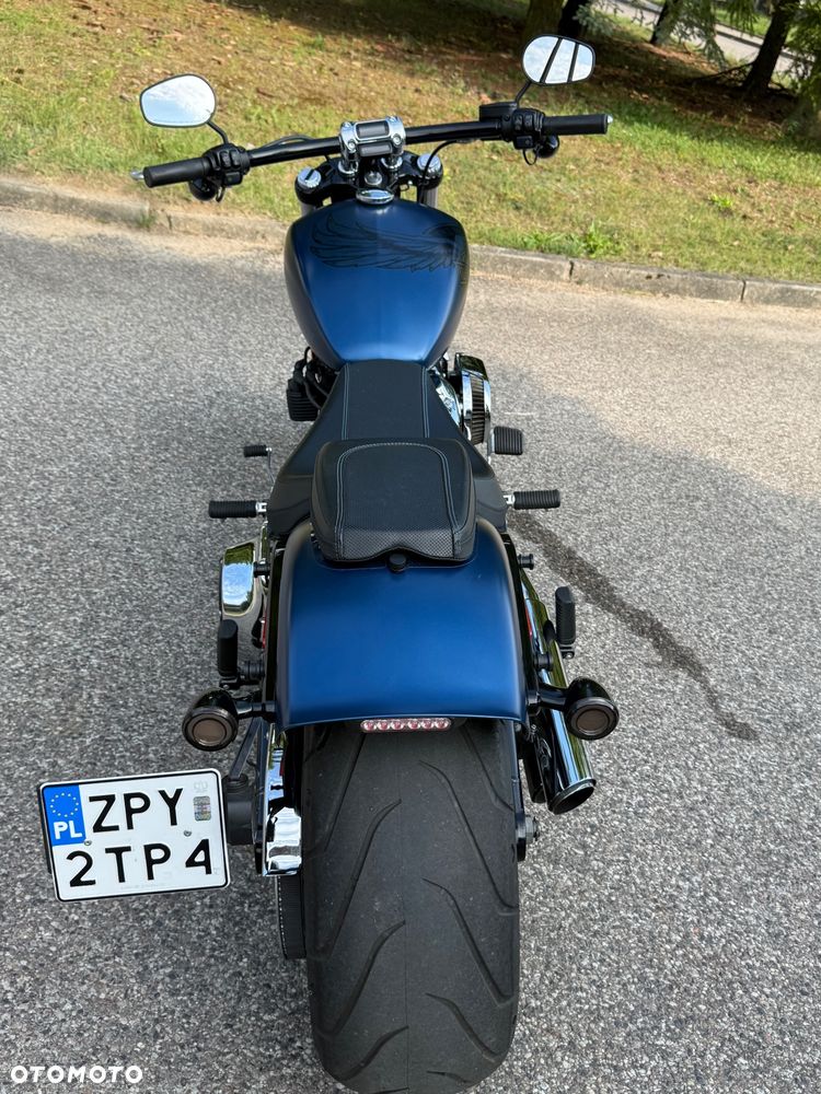 Harley-Davidson Softail Breakout - 23
