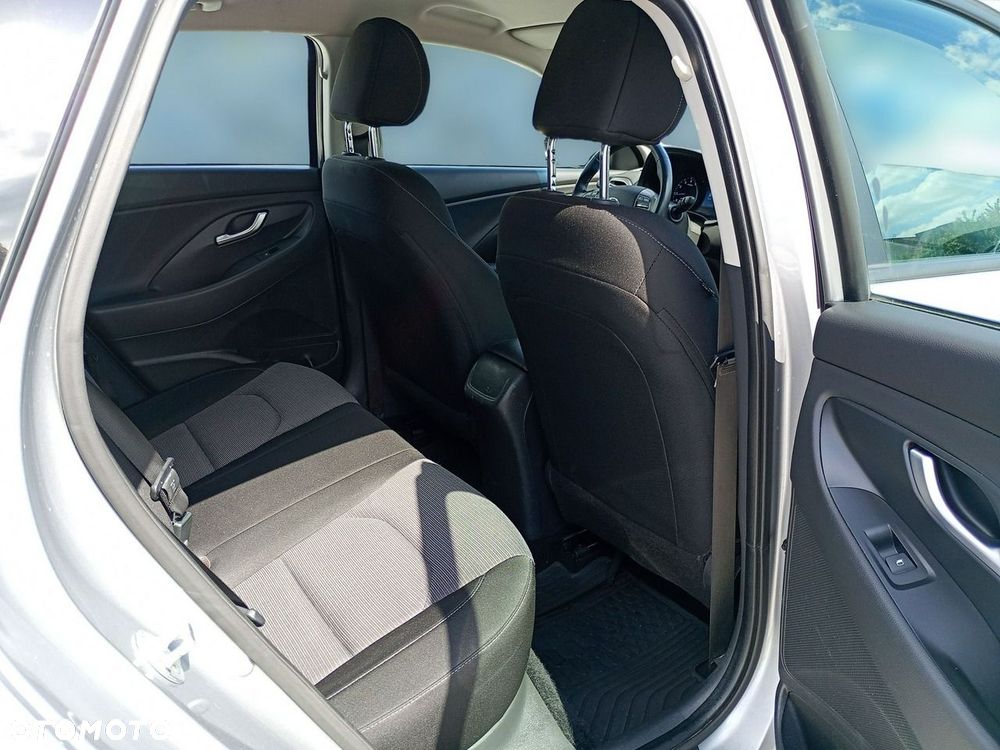 Hyundai i30 1.5 DPI Classic + - 31