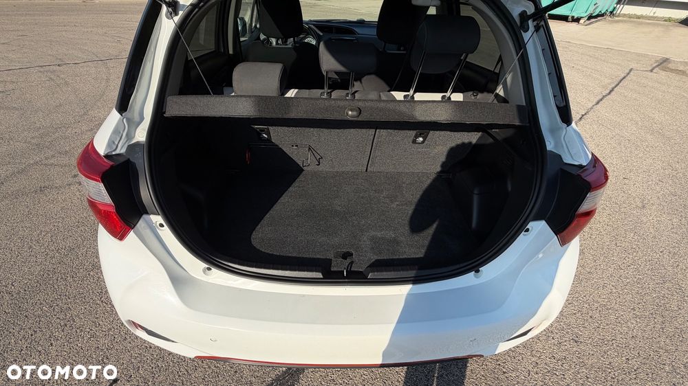 Toyota Yaris Hybrid 100 Premium - 14