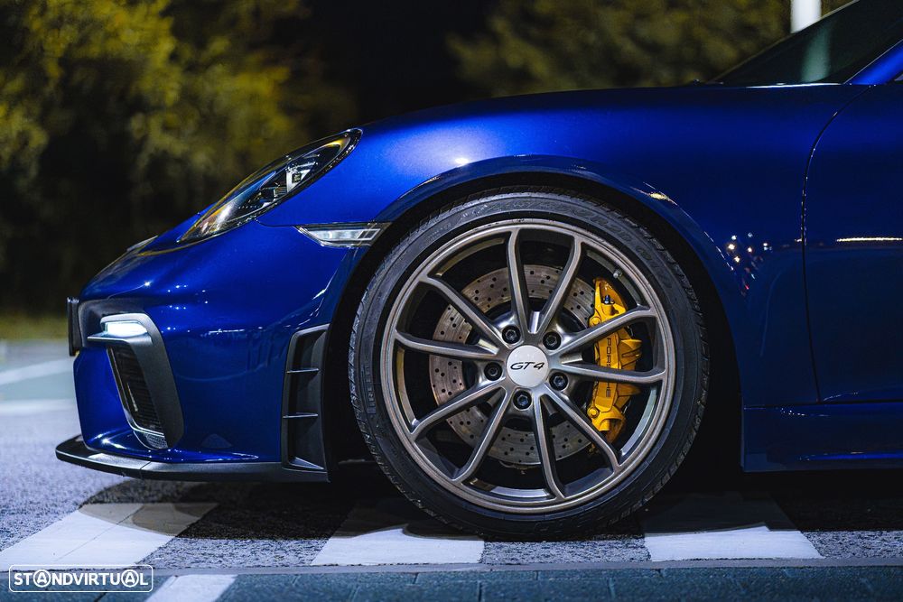 Porsche 718 Cayman GT4 - 4