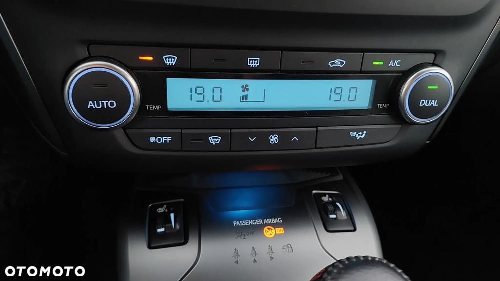 Toyota Avensis 1.8 Premium EU5 MS - 24