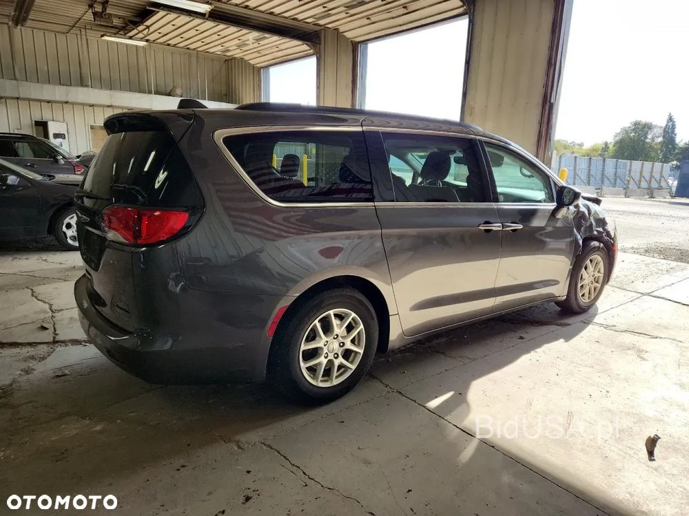 Chrysler Pacifica - 3